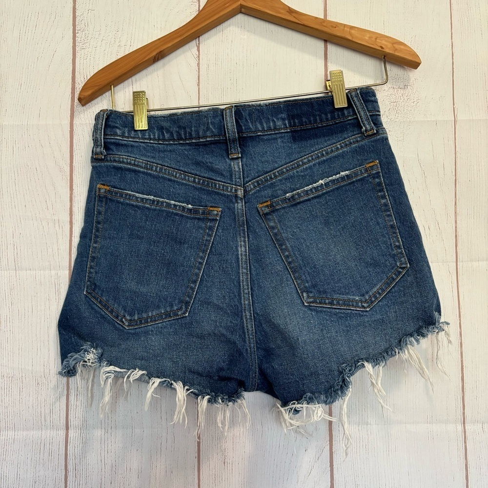 Abercrombie The Cutoff Short High Rise 2 inch - Picture 4 of 10